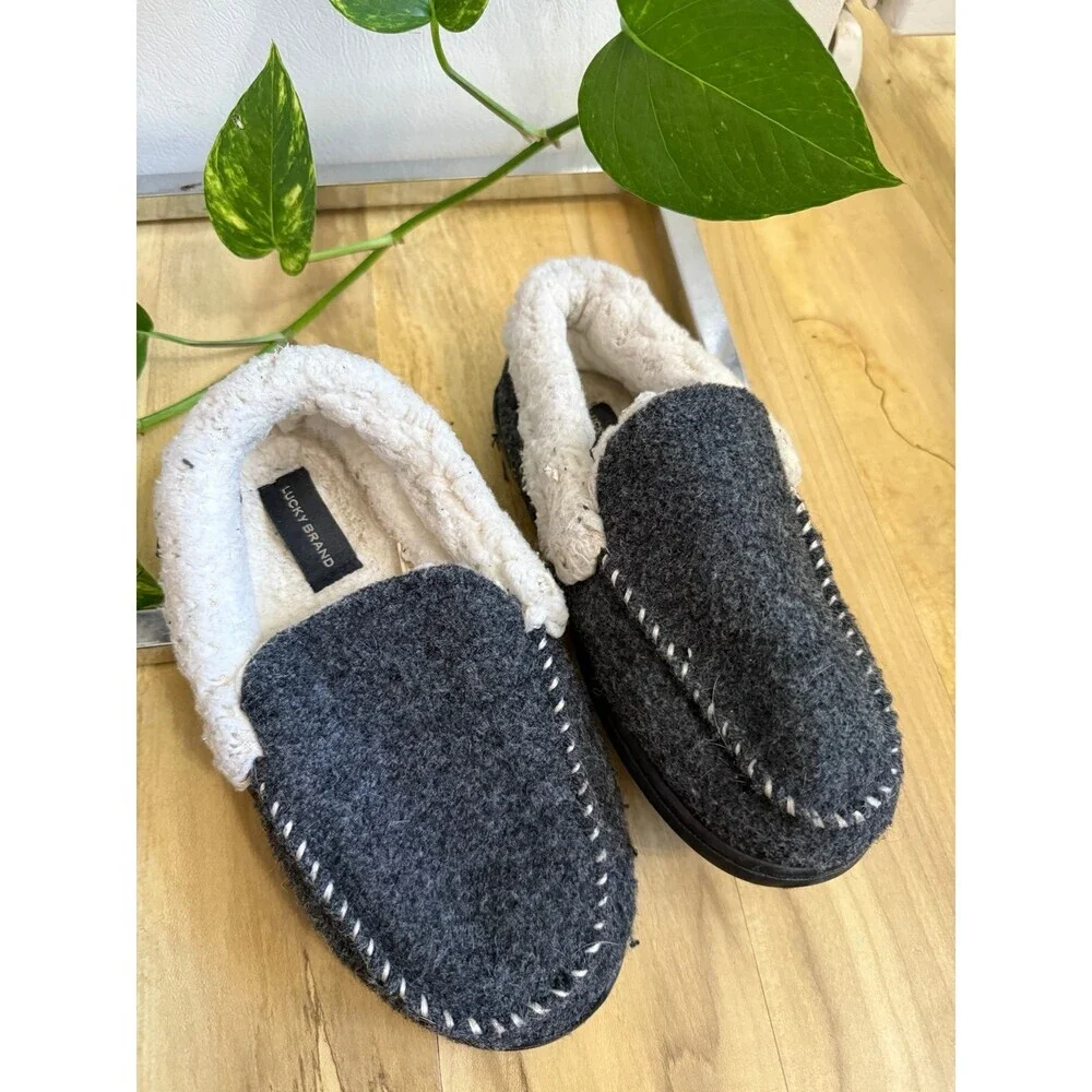 Lucky brand youth size 4 slippers